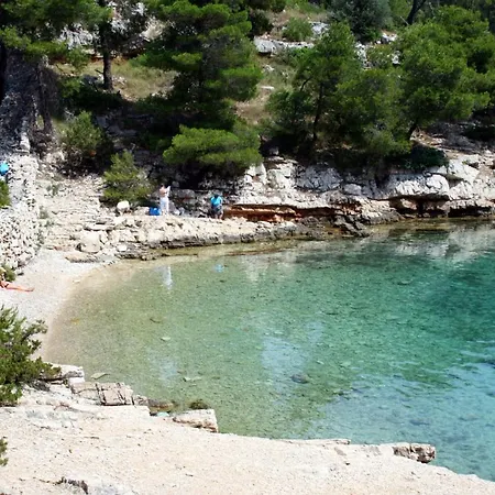 4025a * Vrboska
