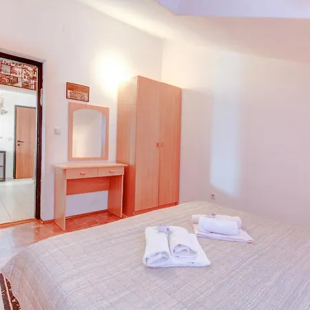 4025a Apartment Vrboska